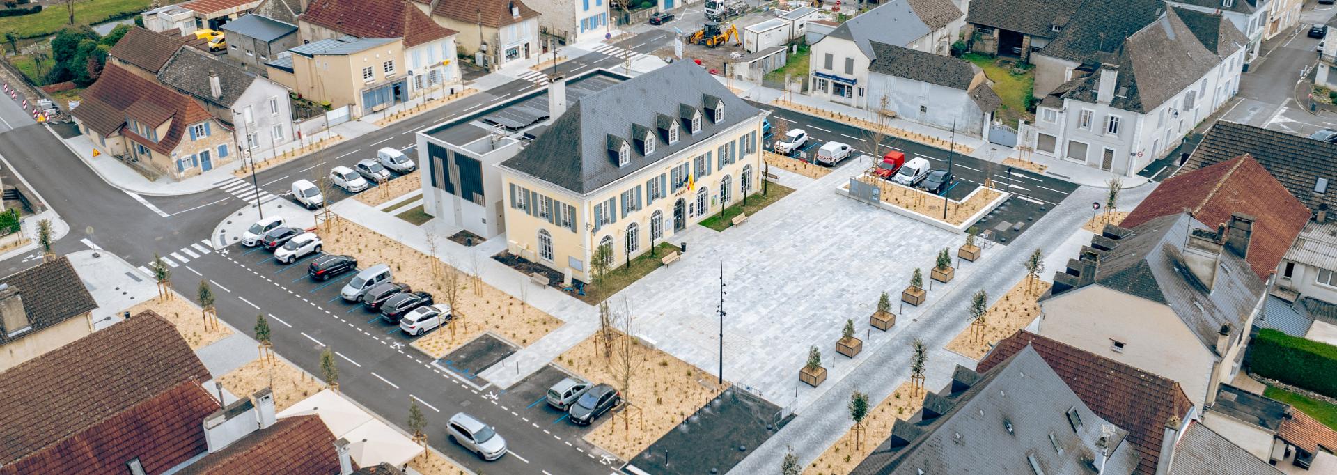 place-mairie-gan-massifs-rues